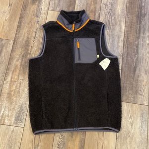 NWT’s LAKE &TRAIL men’s gray fleece vest, Size Medium